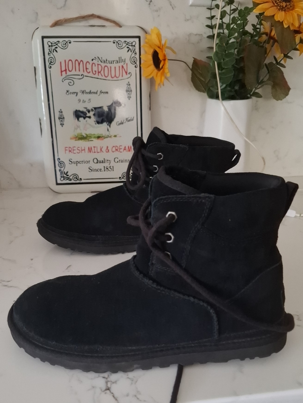 UGG Women Black Suede Lace Boots